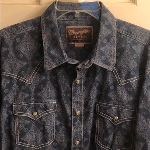 Men’s Wrangler Retro snap long sleeve shirt.